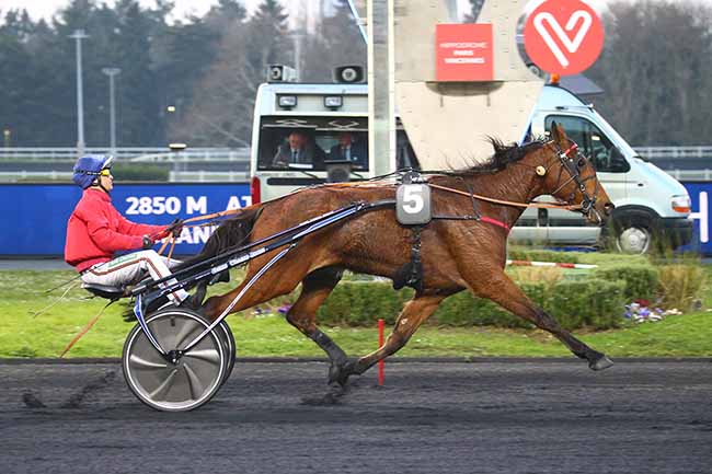 Photo d'arrivée de la course pmu PRIX CANOPUS à PARIS-VINCENNES le Vendredi 25 mars 2022