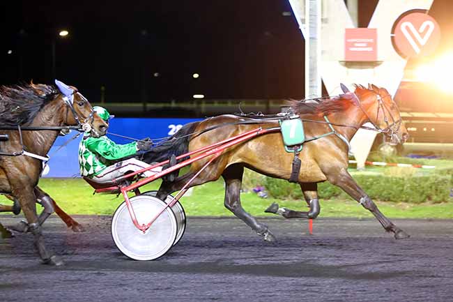 Photo d'arrivée de la course pmu PRIX IDUNNA à PARIS-VINCENNES le Vendredi 25 mars 2022
