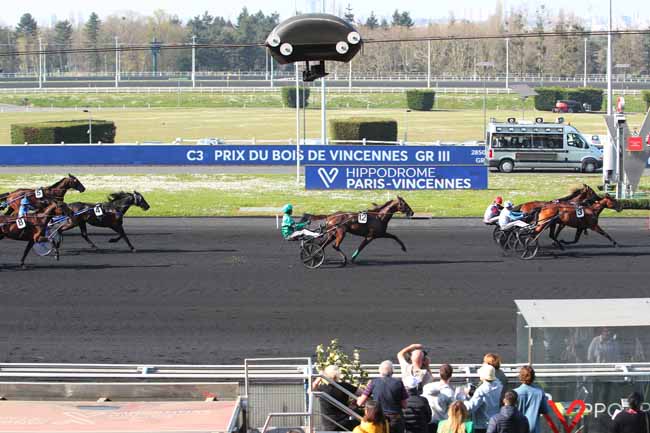 Photo d'arrivée de la course pmu PRIX DU BOIS DE VINCENNES à PARIS-VINCENNES le Samedi 26 mars 2022
