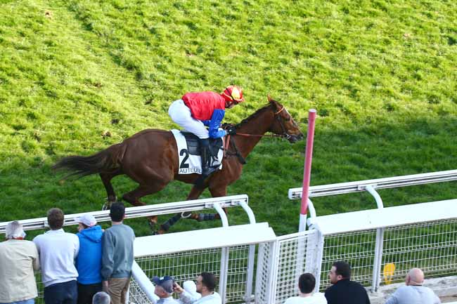 Photo d'arrivée de la course pmu PRIX KASHNIL à AUTEUIL le Dimanche 27 mars 2022