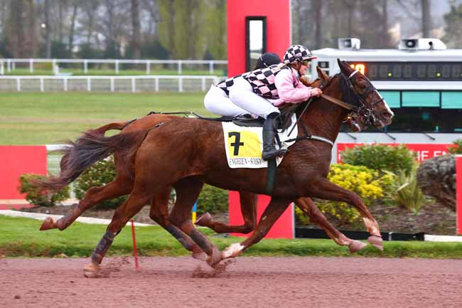Photo d'arrivée de la course pmu PRIX DU PONT DE GRENELLE à ENGHIEN le Mardi 29 mars 2022