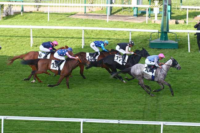 Photo d'arrivée de la course pmu PRIX DU ROUSSILLON à SAINT CLOUD le Samedi 2 avril 2022