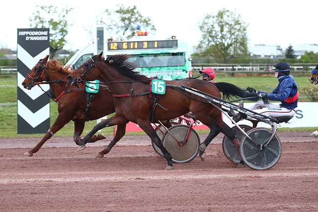 Photo d'arrivée de la course pmu GRAND PRIX ANGERS LOIRE METROPOLE à ANGERS le Mercredi 6 avril 2022
