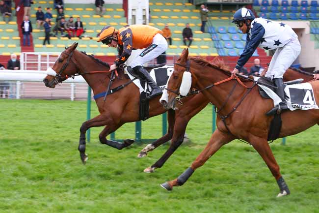 Photo d'arrivée de la course pmu PRIX DE PRECHAC à COMPIEGNE le Mercredi 6 avril 2022