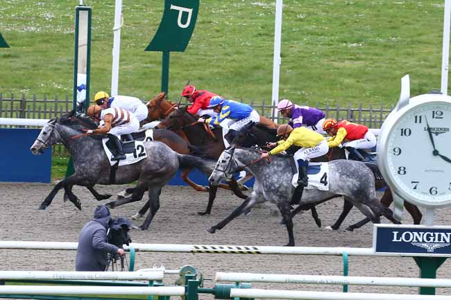 Photo d'arrivée de la course pmu PRIX DE LA RUE DE LA FAISANDERIE à CHANTILLY le Mercredi 6 avril 2022