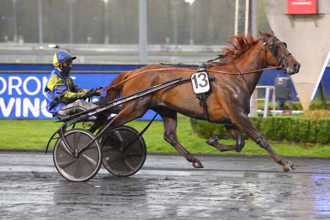 Photo d'arrivée de la course pmu PRIX ISOLDA à PARIS-VINCENNES le Vendredi 8 avril 2022