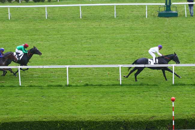 Photo d'arrivée de la course pmu PRIX CARVIN à SAINT CLOUD le Vendredi 8 avril 2022