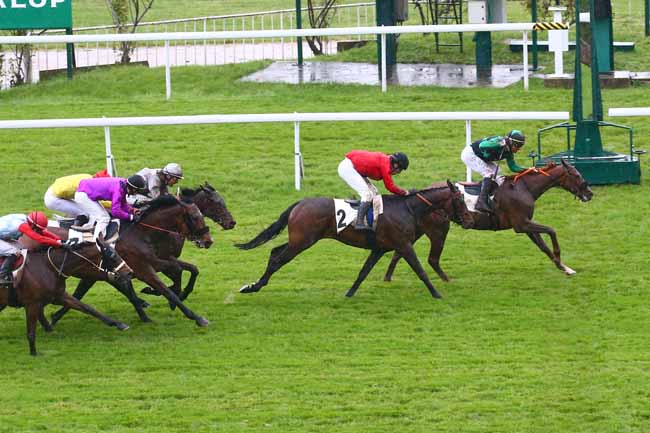 Photo d'arrivée de la course pmu PRIX HENRI DE VESIAN à SAINT CLOUD le Vendredi 8 avril 2022