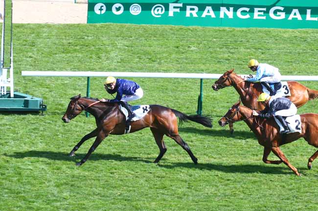 Photo d'arrivée de la course pmu PRIX VANTEAUX à LONGCHAMP le Dimanche 10 avril 2022