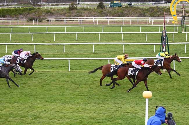 Photo d'arrivée de la course pmu PRIX DES ROCHERS DE FONTAINEBLEAU à FONTAINEBLEAU le Mardi 12 avril 2022