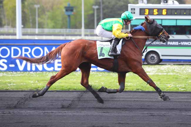 Photo d'arrivée de la course pmu PRIX AETHRA à PARIS-VINCENNES le Mardi 12 avril 2022