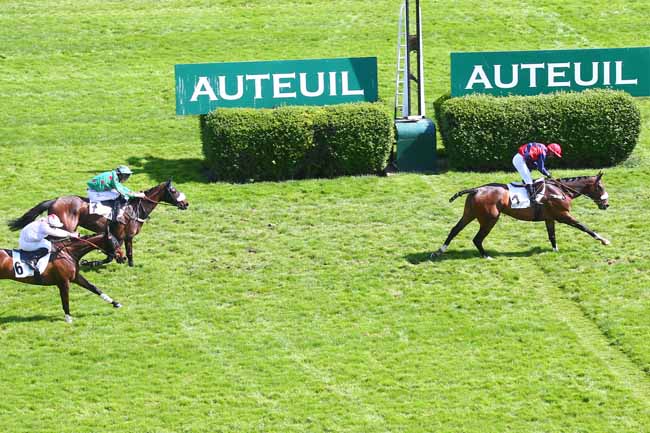 Photo d'arrivée de la course pmu PRIX DU BARRY à AUTEUIL le Jeudi 14 avril 2022