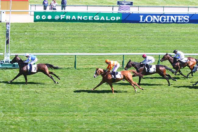 Photo d'arrivée de la course pmu GRAND HANDICAP DE PAQUES à LONGCHAMP le Dimanche 17 avril 2022