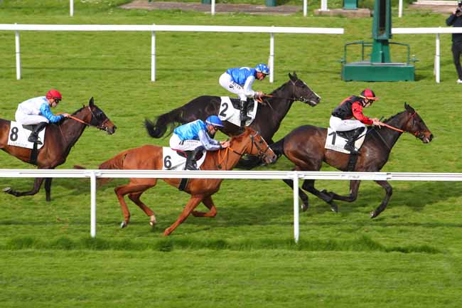 Photo d'arrivée de la course pmu PRIX DE MALMAISON à SAINT CLOUD le Lundi 18 avril 2022