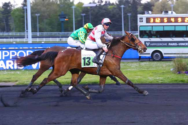 Photo d'arrivée de la course pmu PRIX EUPHROSYNE à PARIS-VINCENNES le Mardi 19 avril 2022