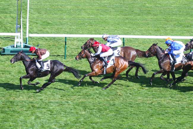 Photo d'arrivée de la course pmu PRIX DU GROS CAILLOU à LONGCHAMP le Jeudi 21 avril 2022