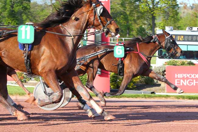 Photo d'arrivée de la course pmu PRIX DE DURAS à ENGHIEN le Jeudi 21 avril 2022