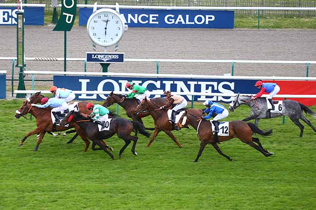 Photo d'arrivée de la course pmu PRIX DE LA FORET DU LYS à CHANTILLY le Mardi 3 mai 2022