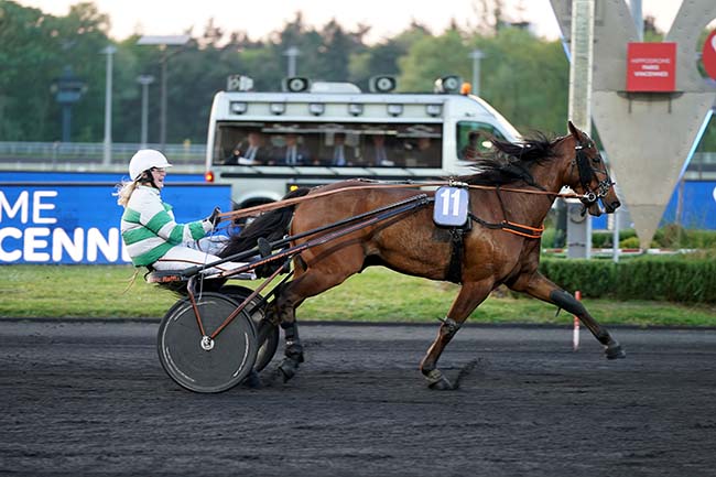 Photo d'arrivée de la course pmu PRIX LORELEY à PARIS-VINCENNES le Mardi 3 mai 2022