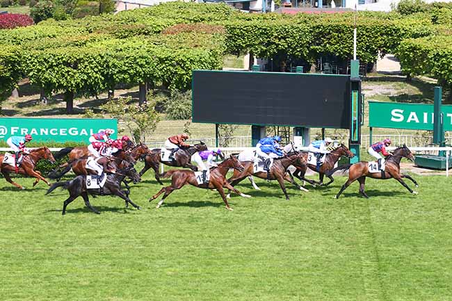 Photo d'arrivée de la course pmu PRIX DE LA FOUILLEUSE à SAINT CLOUD le Dimanche 8 mai 2022