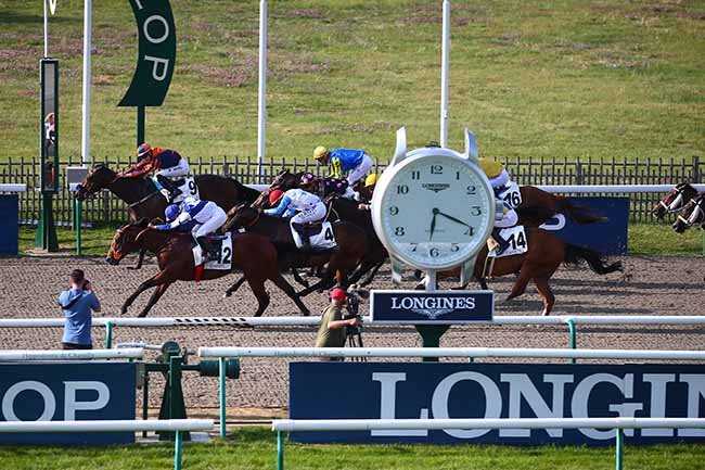 Photo d'arrivée de la course pmu PRIX DE LA FONTAINE ROCAILLE à CHANTILLY le Mardi 10 mai 2022