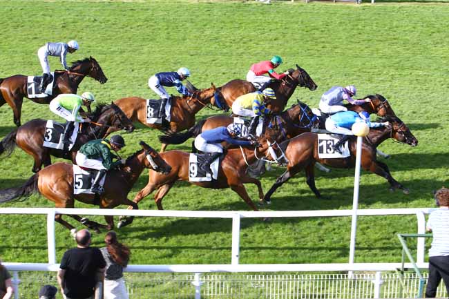 Photo d'arrivée de la course pmu PRIX DU ROCHER DES DEMOISELLES à FONTAINEBLEAU le Mercredi 11 mai 2022