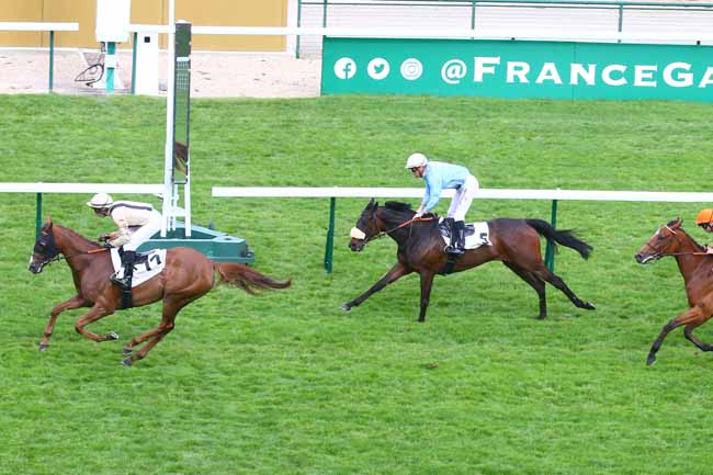 Photo d'arrivée de la course pmu PRIX DE LA GRANGE BATELIERE à LONGCHAMP le Jeudi 12 mai 2022