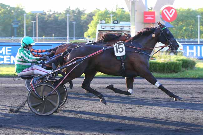 Photo d'arrivée de la course pmu PRIX LEO à PARIS-VINCENNES le Vendredi 13 mai 2022
