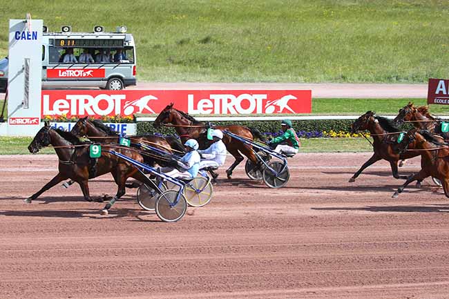 Photo d'arrivée de la course pmu PRIX DE CAMBREMER à CAEN le Samedi 14 mai 2022