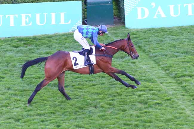 Photo d'arrivée de la course pmu PRIX JEAN DE LA ROCHEFOUCAULD à AUTEUIL le Samedi 14 mai 2022