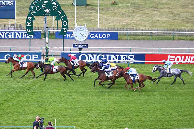 Photo d'arrivée de la course pmu PRIX DE MONTATAIRE à CHANTILLY le Lundi 16 mai 2022