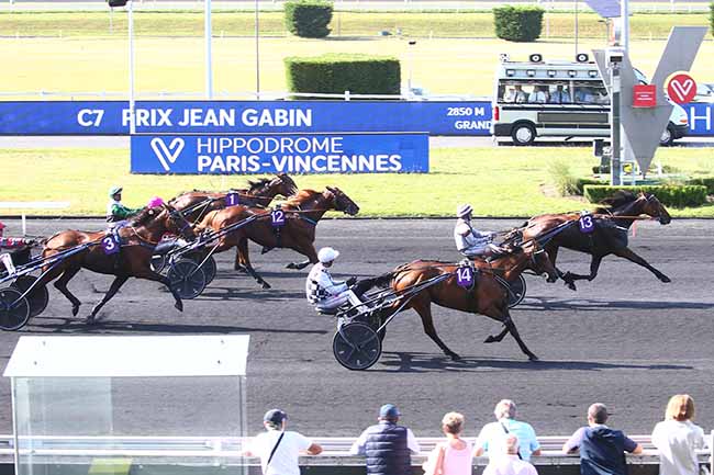 Photo d'arrivée de la course pmu PRIX JEAN GABIN à PARIS-VINCENNES le Mercredi 18 mai 2022