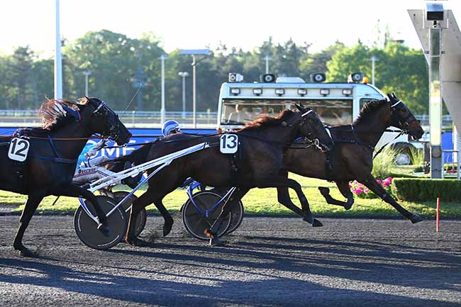 Photo d'arrivée de la course pmu PRIX FIDES à PARIS-VINCENNES le Vendredi 20 mai 2022
