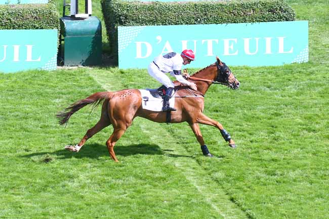 Photo d'arrivée de la course pmu PRIX SAINT SAUVEUR à AUTEUIL le Samedi 21 mai 2022