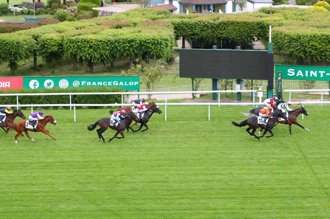 Photo d'arrivée de la course pmu PRIX DES ETANGS DE SAINT-QUENTIN à SAINT CLOUD le Mardi 24 mai 2022