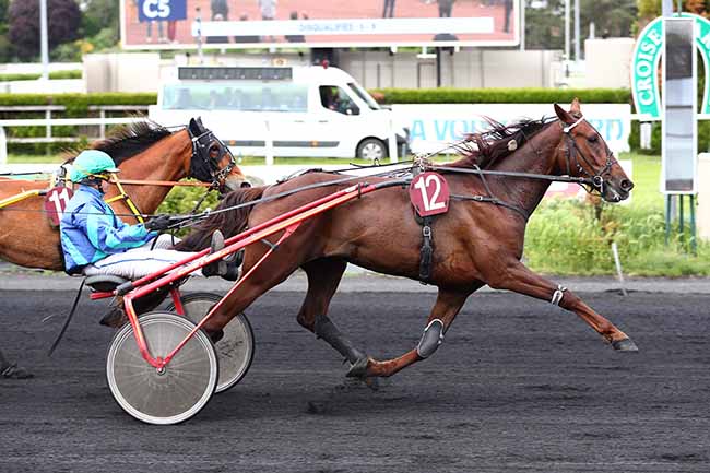 Photo d'arrivée de la course pmu PRIX DE LA FEDERATION DU NORD à LE CROISE-LAROCHE le Mercredi 25 mai 2022