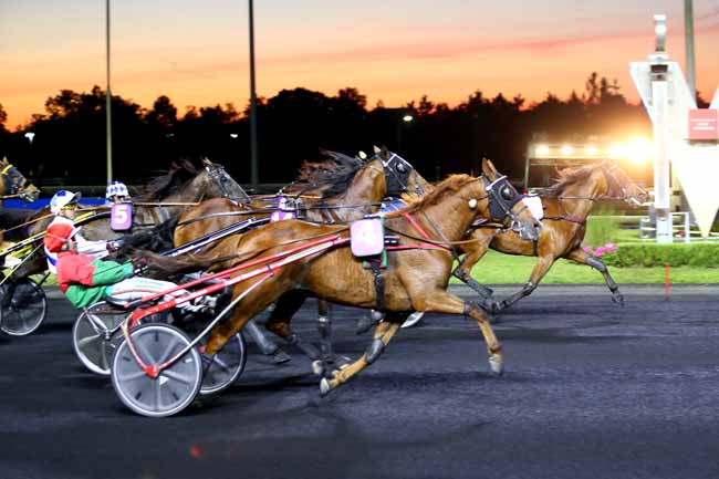 Photo d'arrivée de la course pmu PRIX MUTUS à PARIS-VINCENNES le Vendredi 27 mai 2022