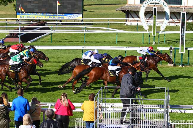 Photo d'arrivée de la course pmu PRIX DU MONT GANELON à COMPIEGNE le Vendredi 27 mai 2022