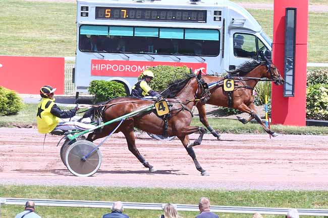Photo d'arrivée de la course pmu PRIX DE SARE à ENGHIEN le Samedi 28 mai 2022