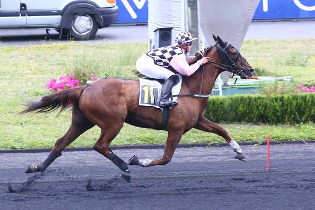 Photo d'arrivée de la course pmu PRIX BAPTISTE FERCHAUD à PARIS-VINCENNES le Mardi 31 mai 2022