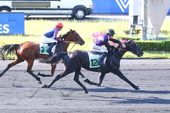 Photo d'arrivée de la course pmu PRIX JUPITER à PARIS-VINCENNES le Mardi 31 mai 2022