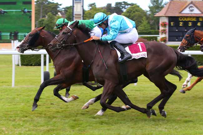 Photo d'arrivée de la course pmu PRIX LE BAR ROND BY LES AMMOS (PRIX DE LA FONTAINE MARIE) à CLAIREFONTAINE le Vendredi 1 juillet 2022