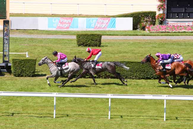 Photo d'arrivée de la course pmu PRIX VIVALDI - TRADING (PRIX BELLE-ISLE) à CLAIREFONTAINE le Lundi 4 juillet 2022