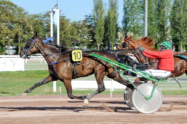 Photo d'arrivée de la course pmu PRIX DES VENTES DE MAGNY-COURS à VICHY le Mardi 5 juillet 2022