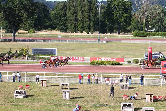 Photo d'arrivée de la course pmu PRIX DE LA MADELEINE à ENGHIEN le Mercredi 6 juillet 2022