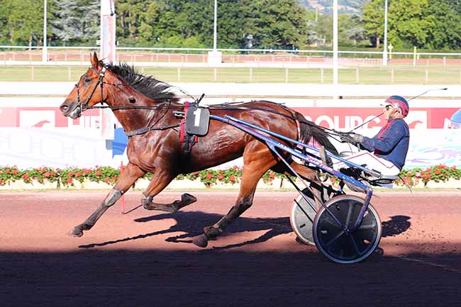Photo d'arrivée de la course pmu PRIX D'AGON-COUTAINVILLE à CABOURG le Vendredi 8 juillet 2022