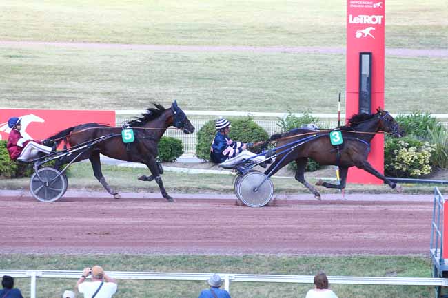 Photo d'arrivée de la course pmu PRIX DU MOULIN ROUGE à ENGHIEN le Samedi 9 juillet 2022