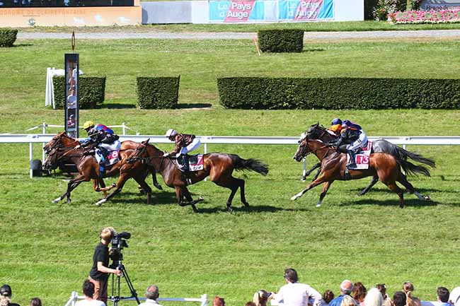 Photo d'arrivée de la course pmu PRIX IN & OUTSIDE - CUISINES D'EXTERIEUR (PRIX DES CHARDONS BLEUS) à CLAIREFONTAINE le Samedi 9 juillet 2022