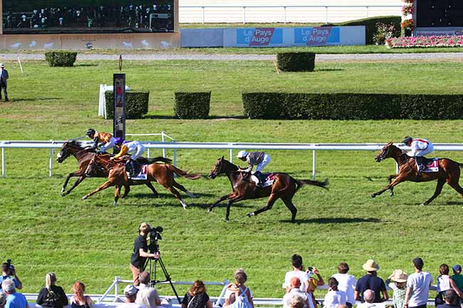 Photo d'arrivée de la course pmu PRIX BOULANGERIE JOUENNE (PRIX MATAHAWK) à CLAIREFONTAINE le Samedi 9 juillet 2022