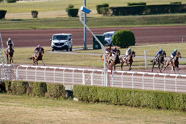 Photo d'arrivée de la course pmu PRIX DE LA PLACE DU MAIL à ENGHIEN le Mercredi 13 juillet 2022